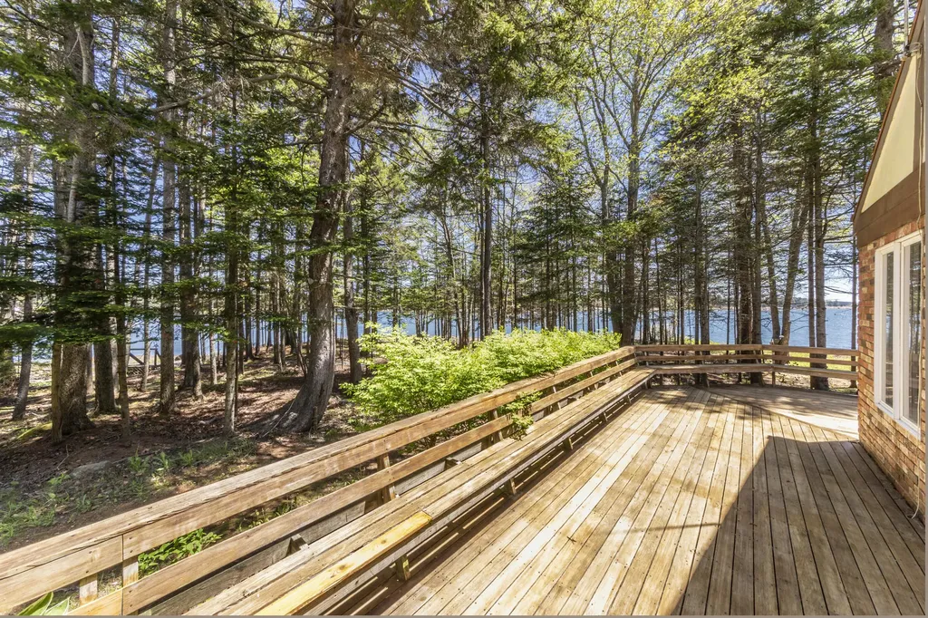 162 Scraggle Point Road Saint George ME 04859