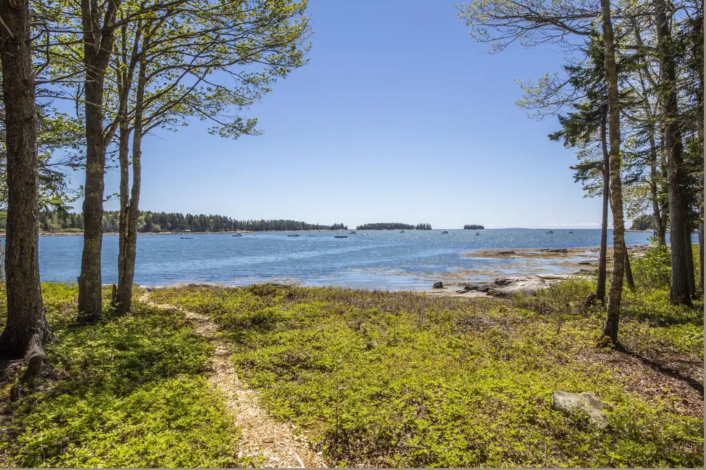 162 Scraggle Point Road Saint George ME 04859