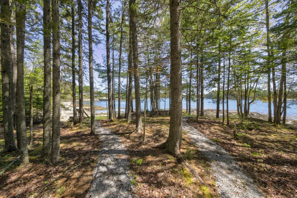 162 Scraggle Point Road Saint George ME 04859