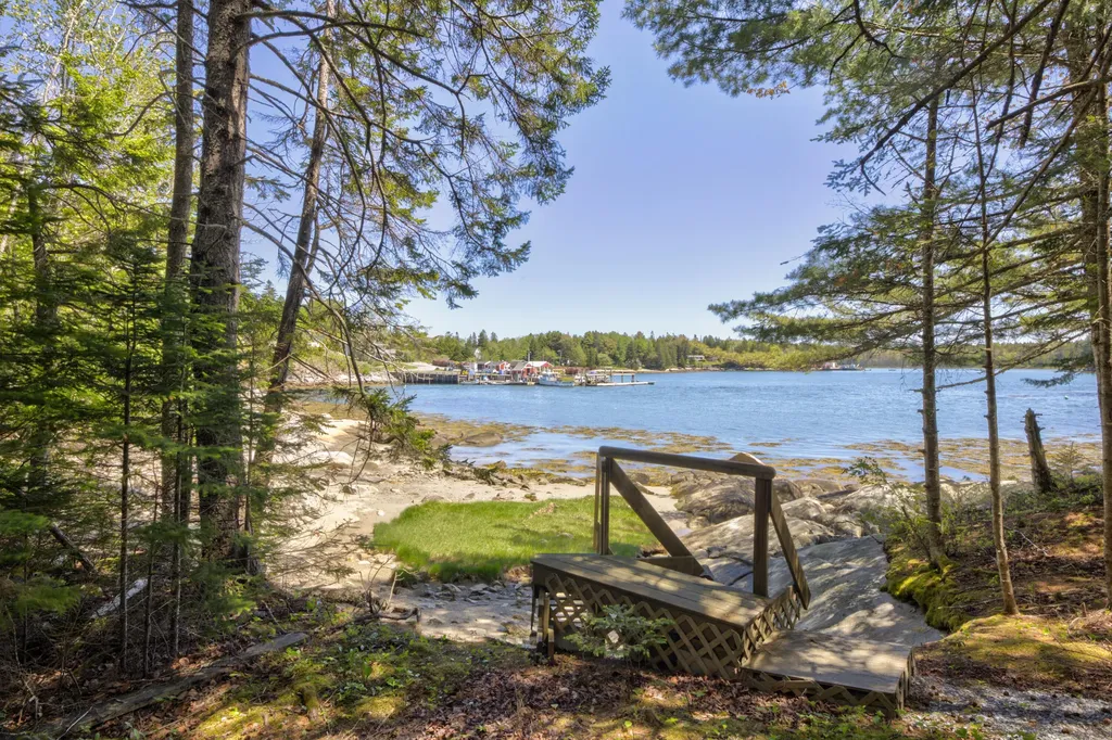 162 Scraggle Point Road Saint George ME 04859