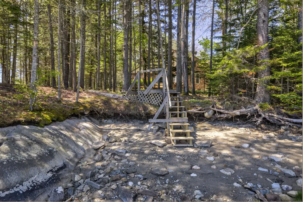 162 Scraggle Point Road Saint George ME 04859