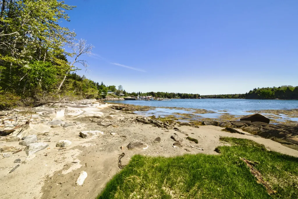 162 Scraggle Point Road Saint George ME 04859