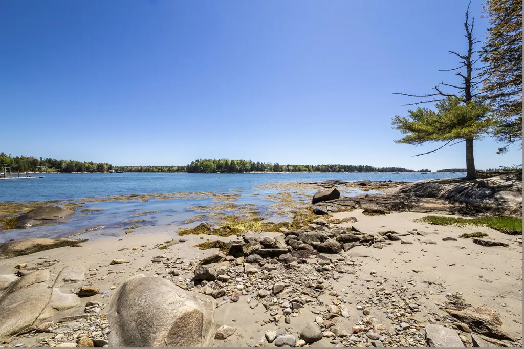 162 Scraggle Point Road Saint George ME 04859