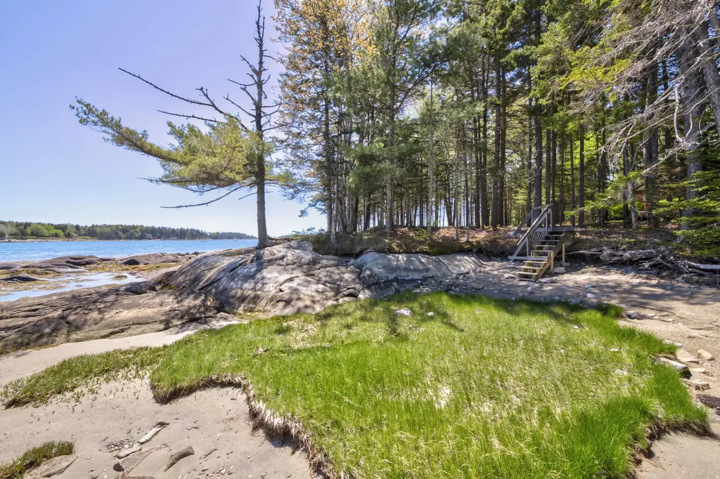 162 Scraggle Point Road Saint George ME 04859
