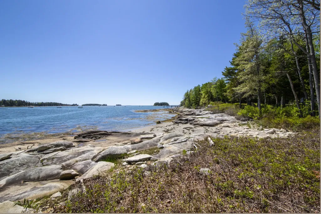 162 Scraggle Point Road Saint George ME 04859