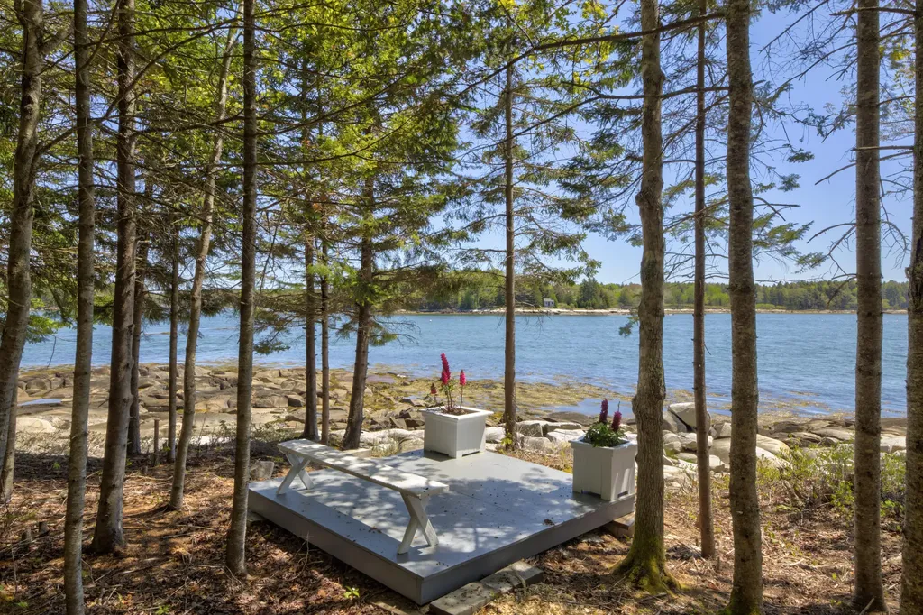 162 Scraggle Point Road Saint George ME 04859