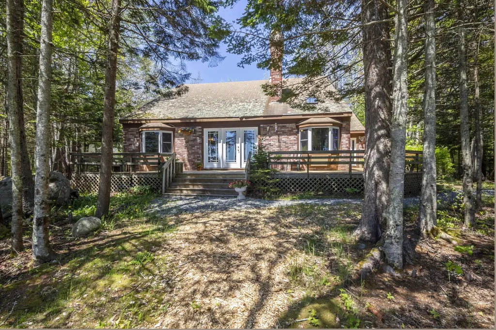 162 Scraggle Point Road Saint George ME 04859