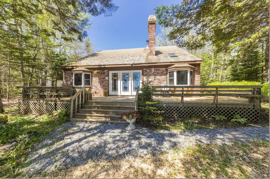 162 Scraggle Point Road Saint George ME 04859