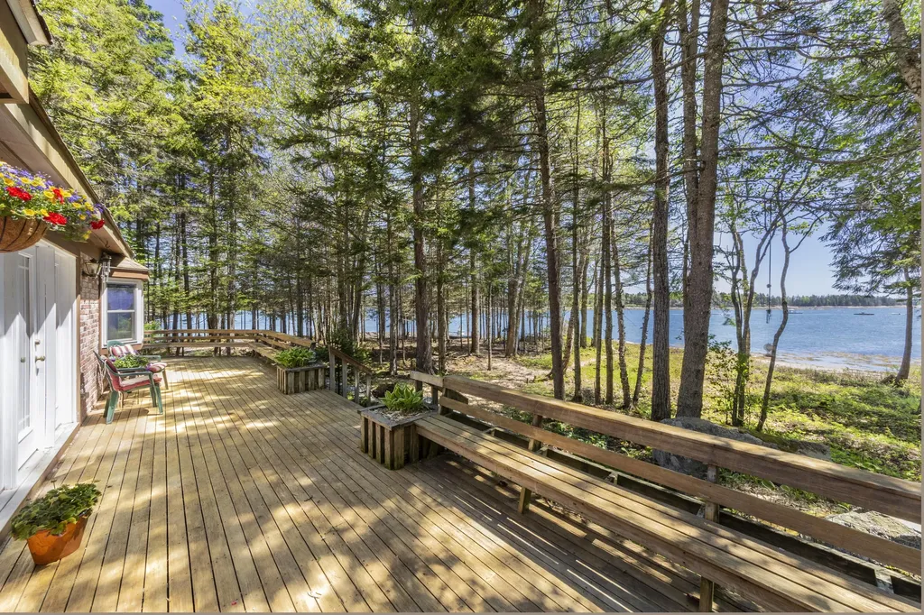 162 Scraggle Point Road Saint George ME 04859