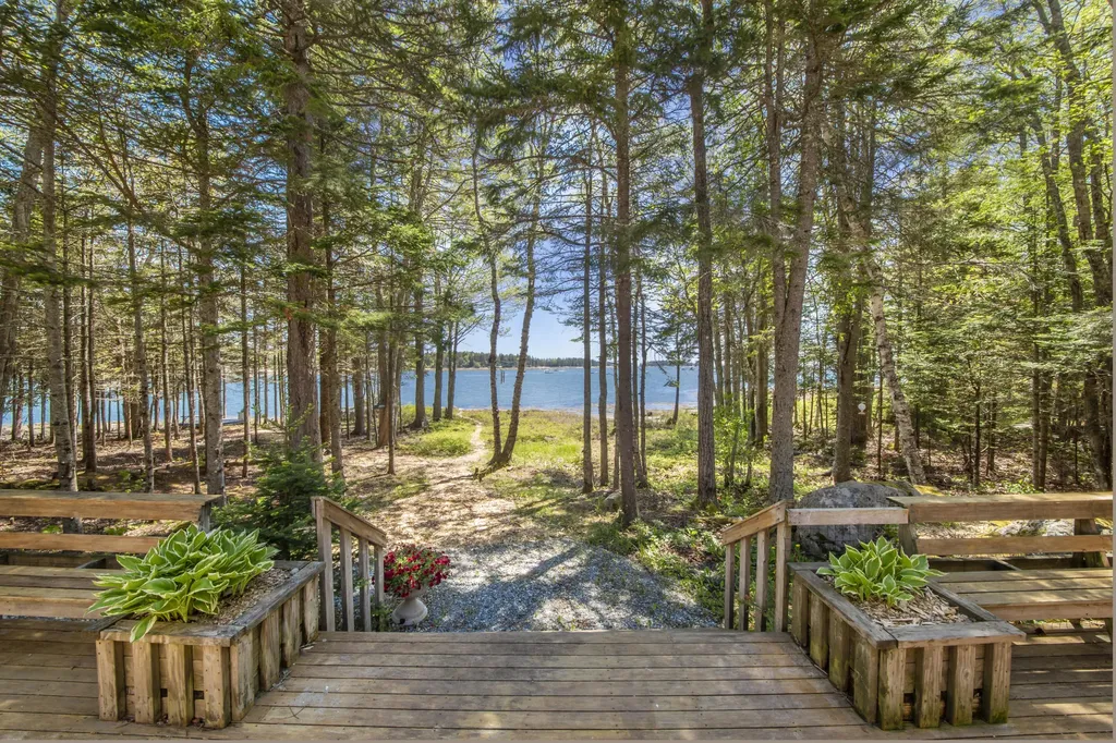 162 Scraggle Point Road Saint George ME 04859