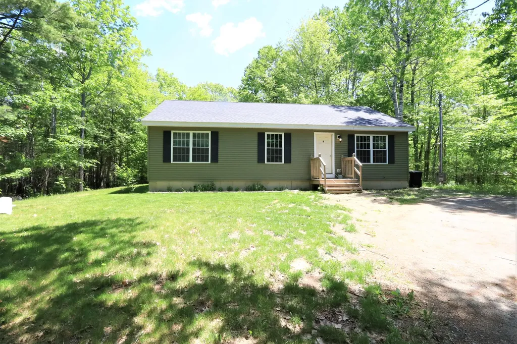 72 Misty Way Glenburn ME 04401