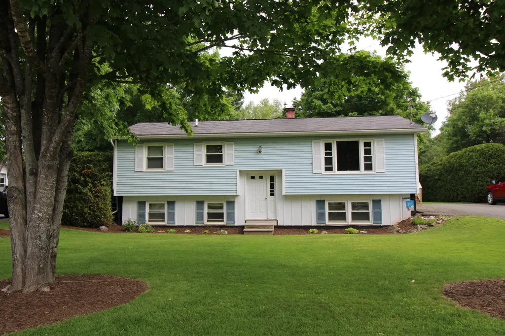 5 Coventry Court Presque Isle ME 04769