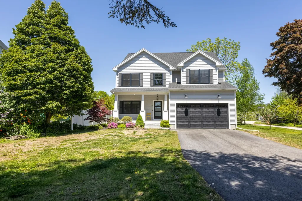 17 Greenway Drive Falmouth ME 04105