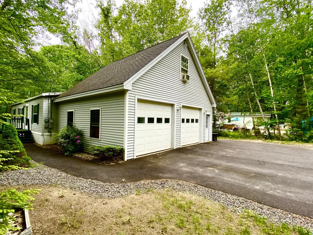 15 Robert Street Buxton ME 04093