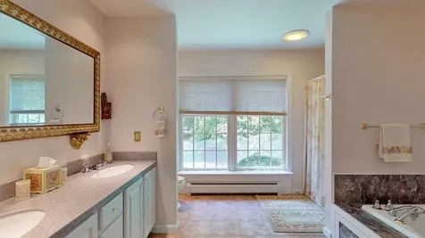17 Brookside Drive Falmouth ME 04105