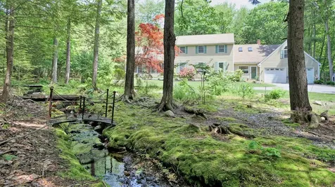 17 Brookside Drive Falmouth ME 04105