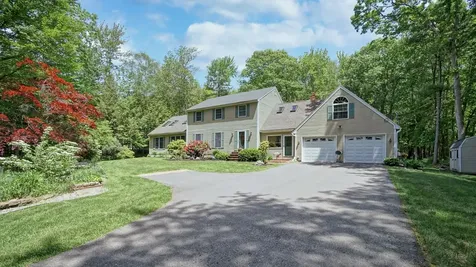 17 Brookside Drive Falmouth ME 04105