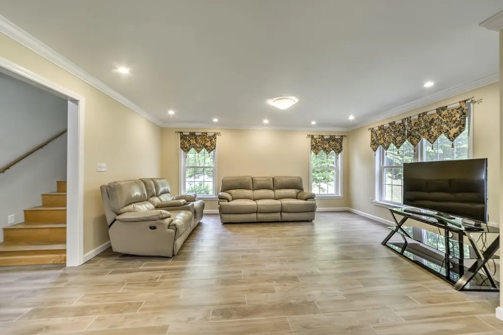 15 Collins Way Durham ME 04222
