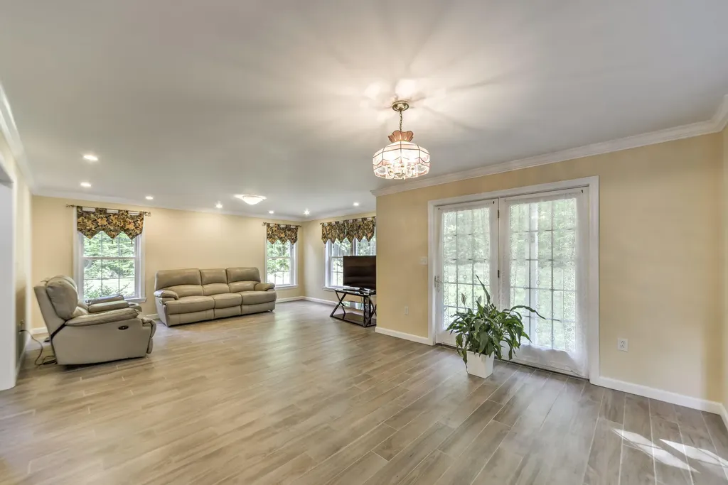 15 Collins Way Durham ME 04222