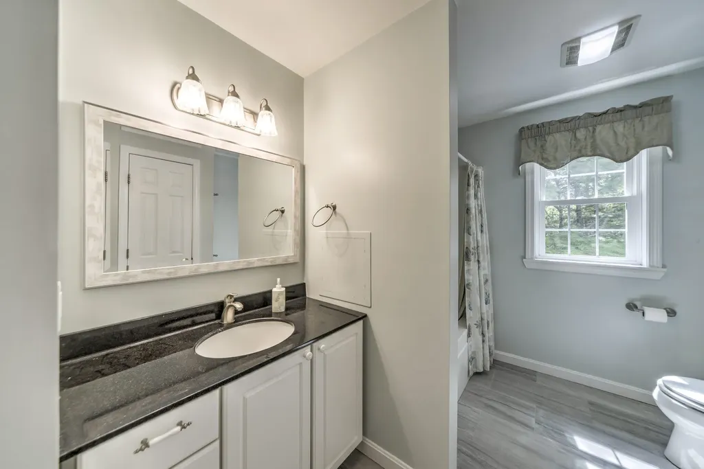 15 Collins Way Durham ME 04222