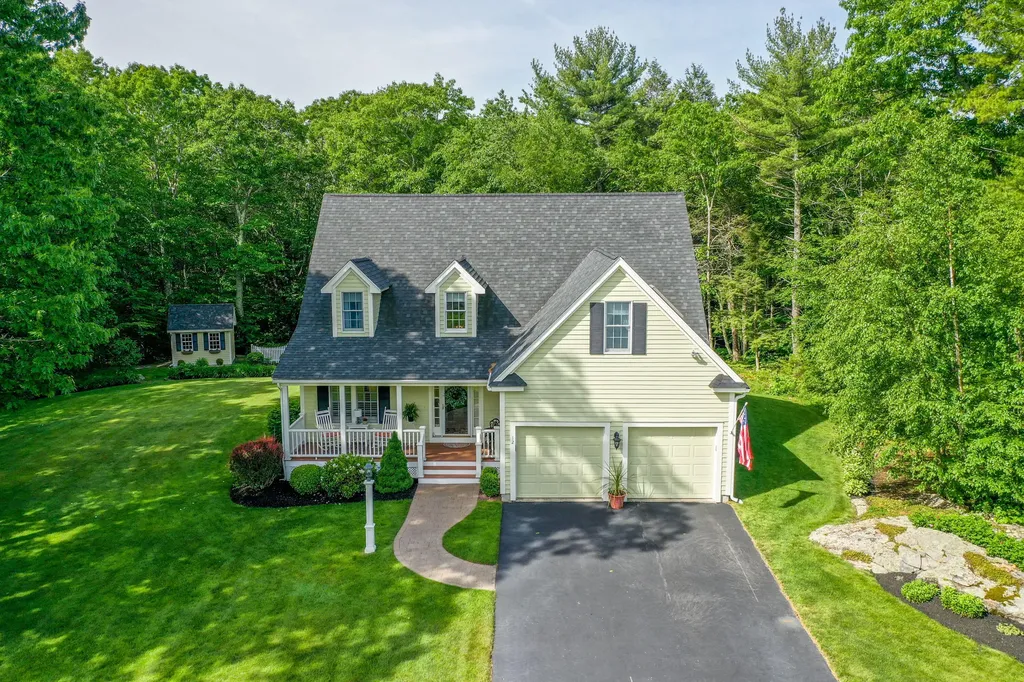 12 Sparrow Lane York ME 03909