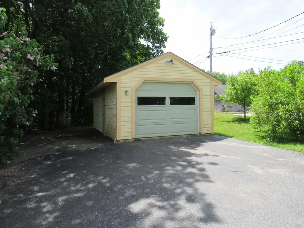 231 Yarmouth Road Gray ME 04039