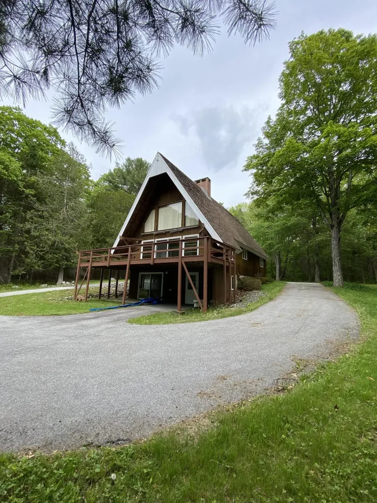 21 Upper Oak Point Road Winterport ME 04496
