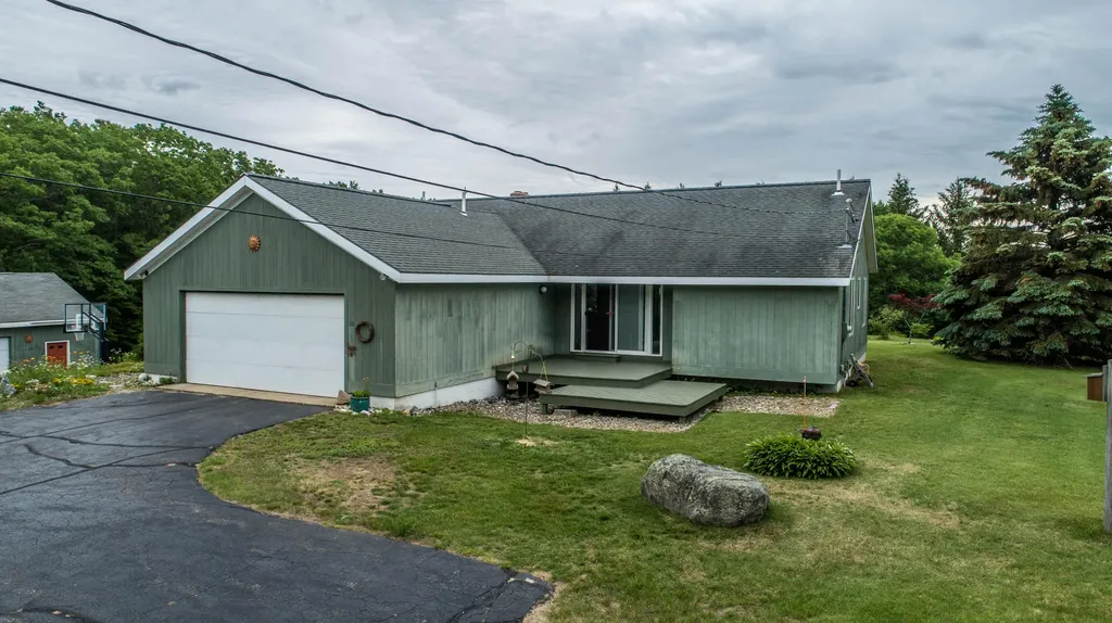 36 Peacock Road Acton ME 04001