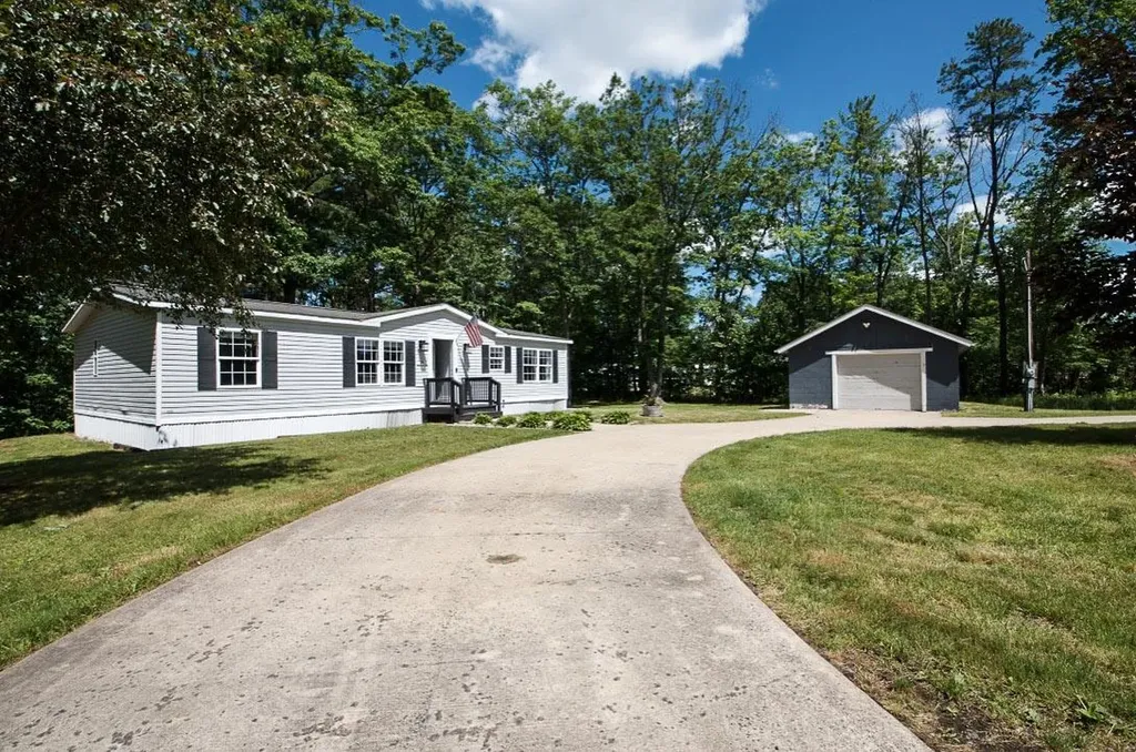 20 Place Lane Eliot ME 03903
