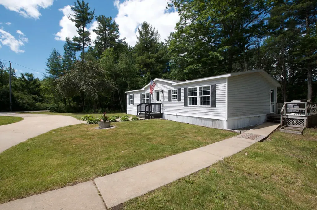 20 Place Lane Eliot ME 03903