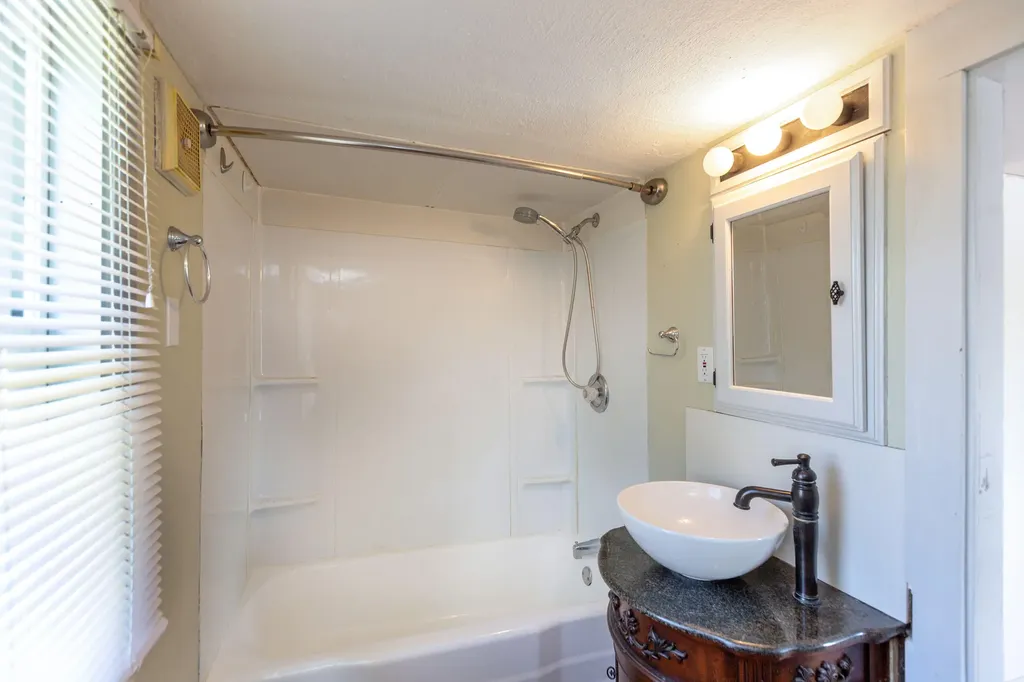 335 Bath Road Wiscasset ME 04578