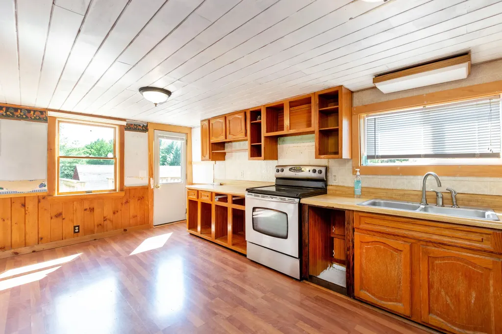 335 Bath Road Wiscasset ME 04578