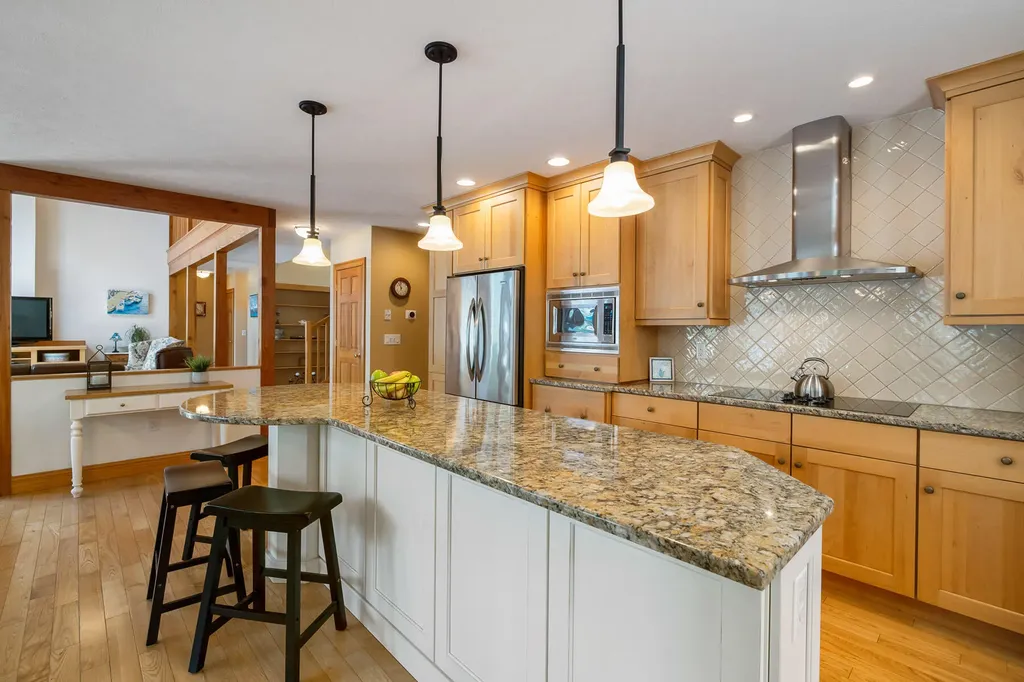24 Whippoorwill Lane Kittery ME 03904