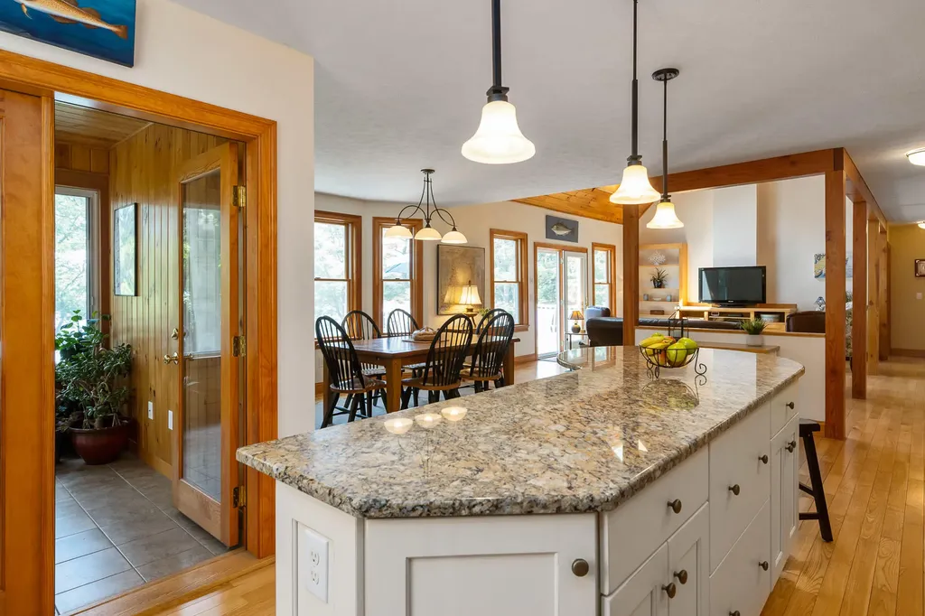 24 Whippoorwill Lane Kittery ME 03904
