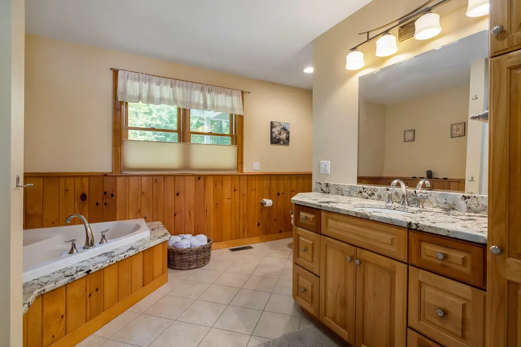 24 Whippoorwill Lane Kittery ME 03904