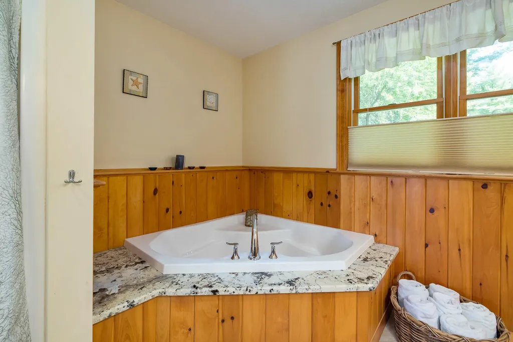 24 Whippoorwill Lane Kittery ME 03904