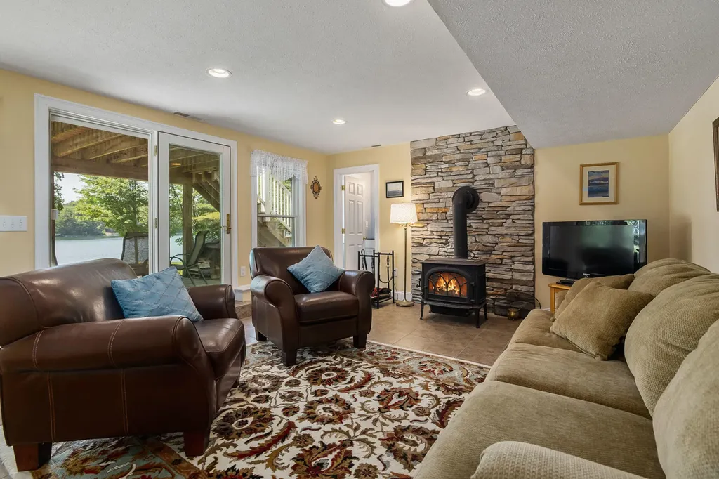 24 Whippoorwill Lane Kittery ME 03904