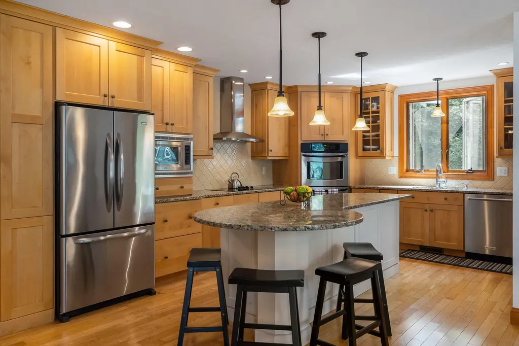 24 Whippoorwill Lane Kittery ME 03904