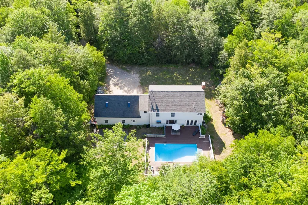 137 Vogel Road Raymond ME 04071