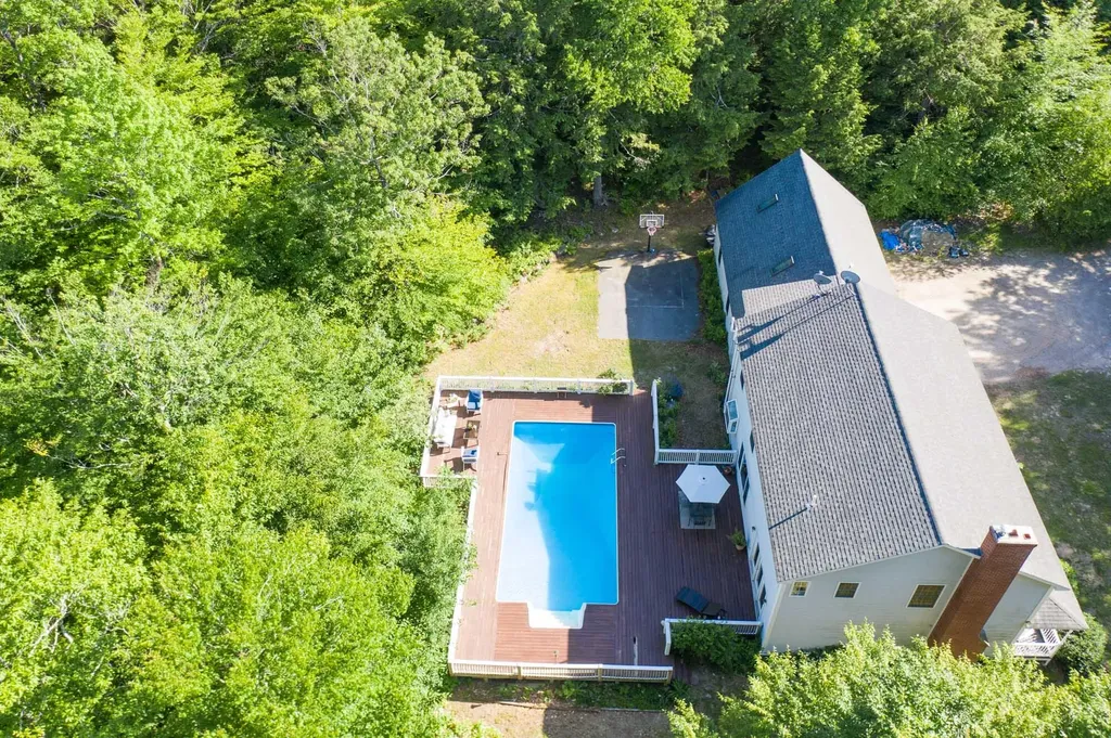 137 Vogel Road Raymond ME 04071