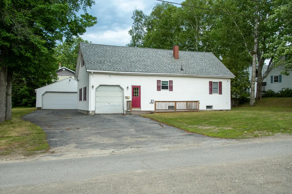 106 New York Street Millinocket ME 04462