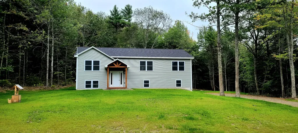 18 Waterford Drive Windsor ME 04363