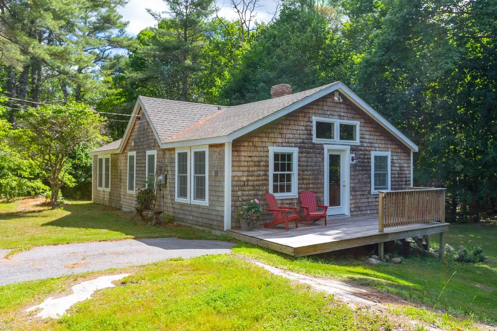 15 Old Flying Point Road Freeport ME 04032
