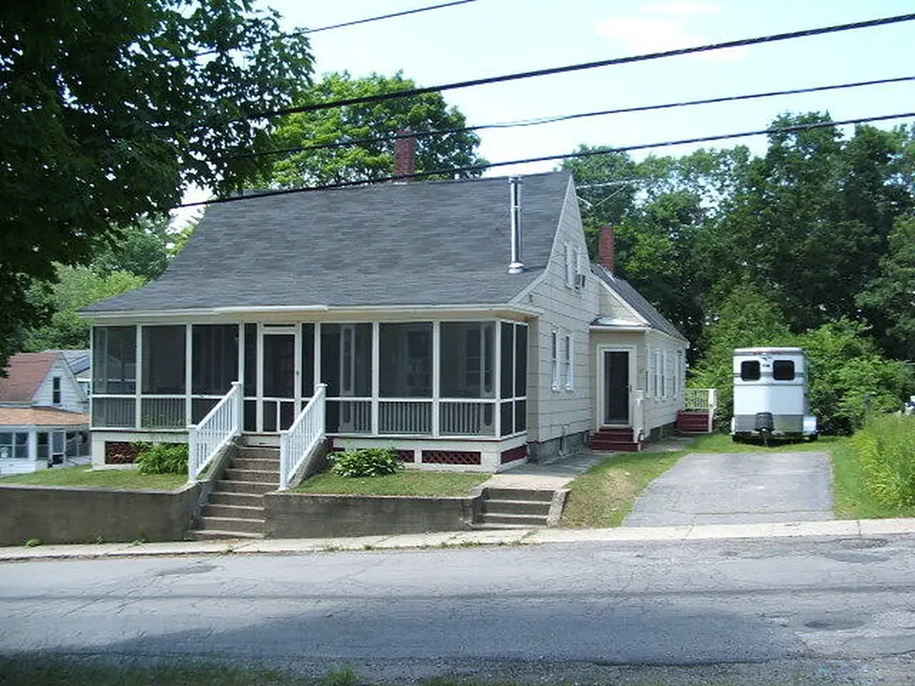 12 Berwick Avenue Sanford ME 04073