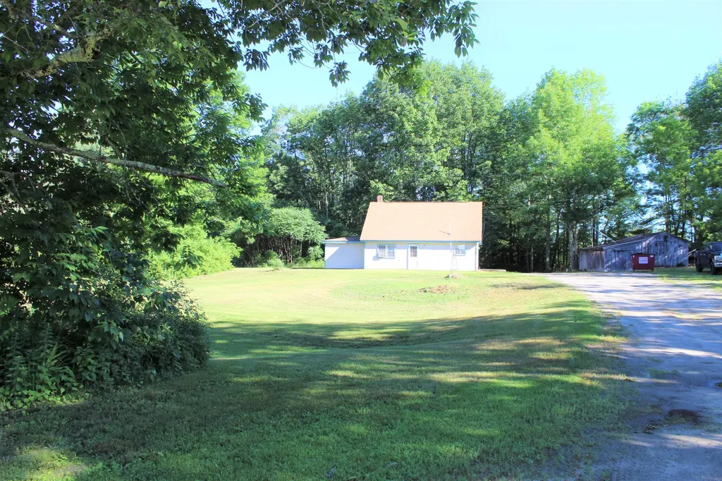 1087 Hallowell Litchfield Road West Gardiner ME 04345