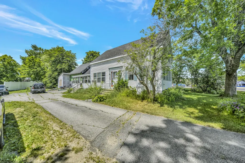 8 Alexander Reed Road Richmond ME 04357