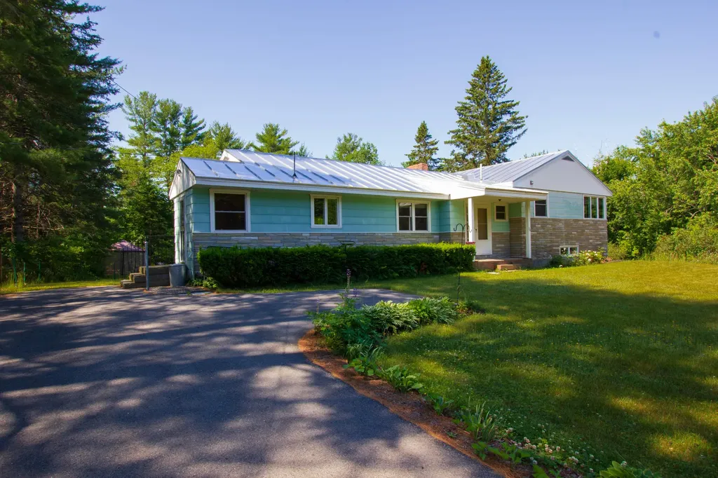 70 Vickery Lane Unity ME 04988