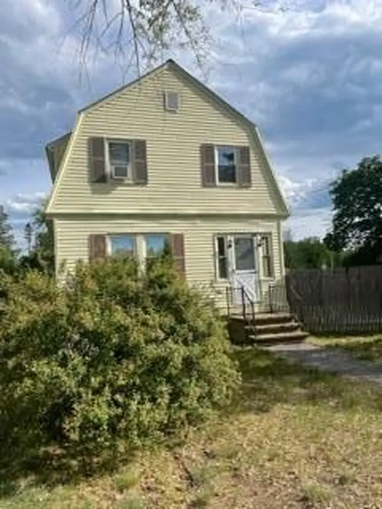 11 Middle Street Sanford ME 04073