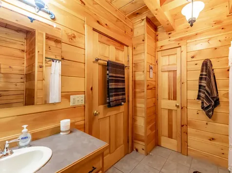83 Horseshoe Way West Gardiner ME 04345