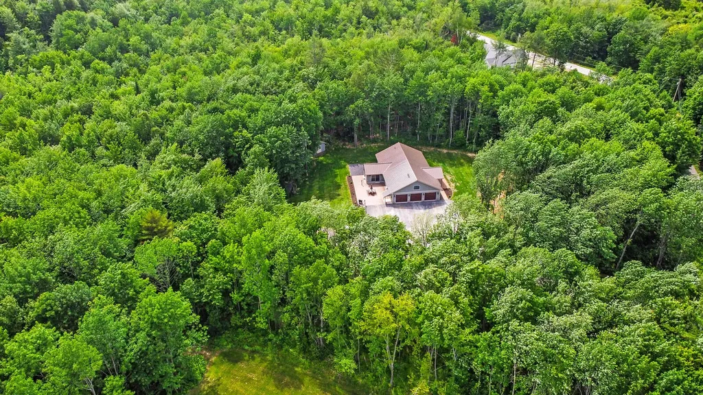 28 Garrett Way Sidney ME 04330